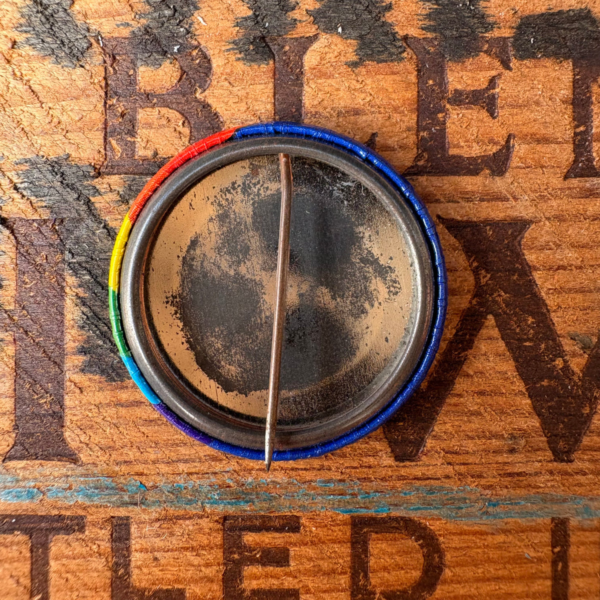 【USA vintage】Rainbow Shooting Star Pinback Button
