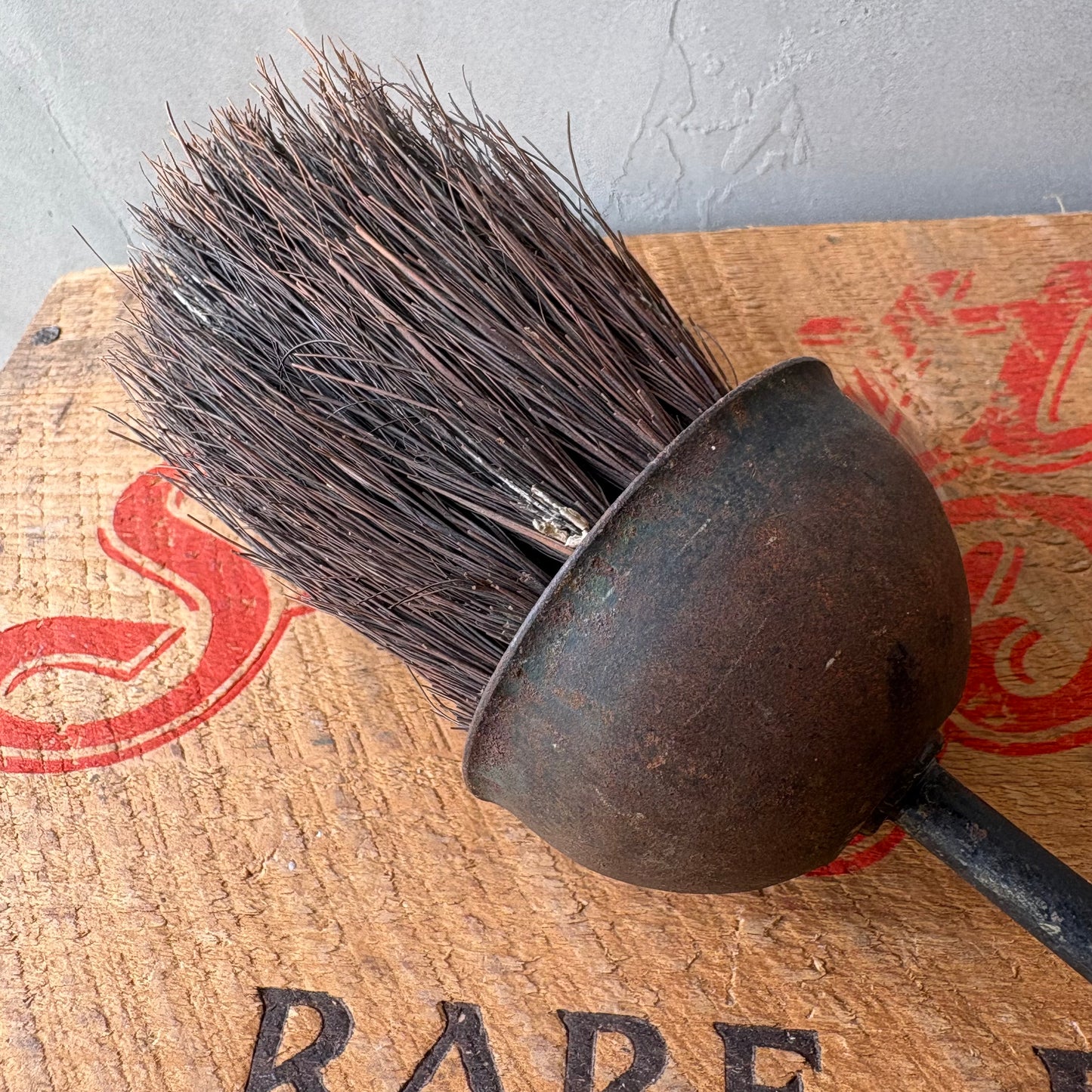 【1930s vintage】MADE IN ENGLAND Fireplace Tool Brush