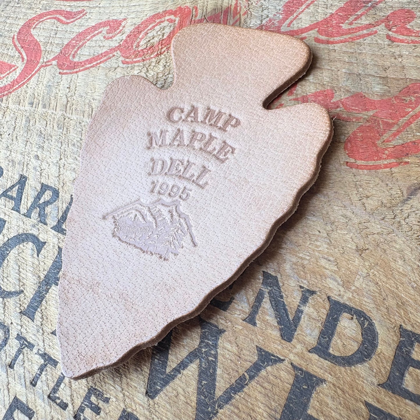 【1990s USA vintage】BOY SCOUT CAMP MAPLE DELL 1995 Leather Emblem