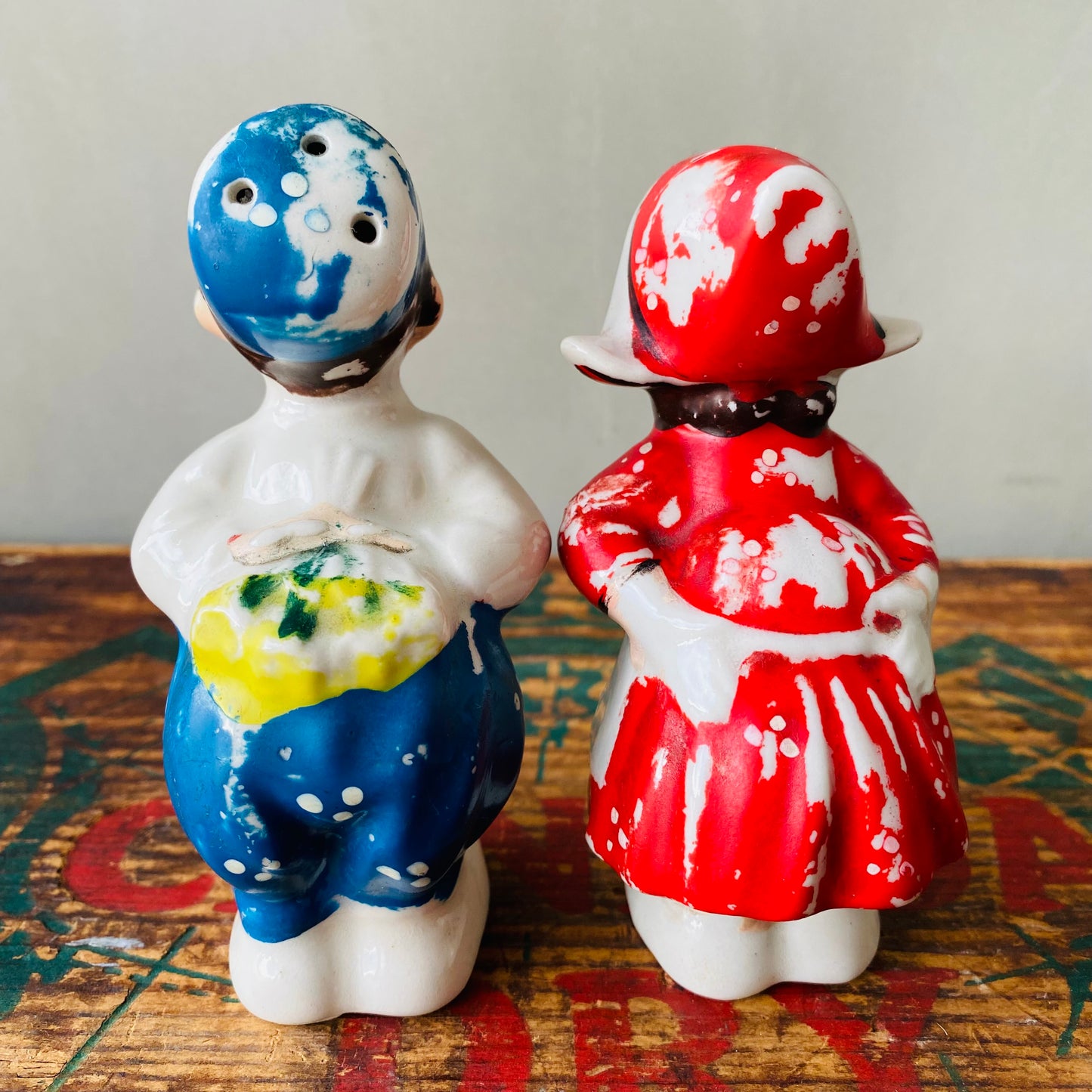 【1960s vintage】Enesao kissing Dutch Boy & Girl salt & pepper