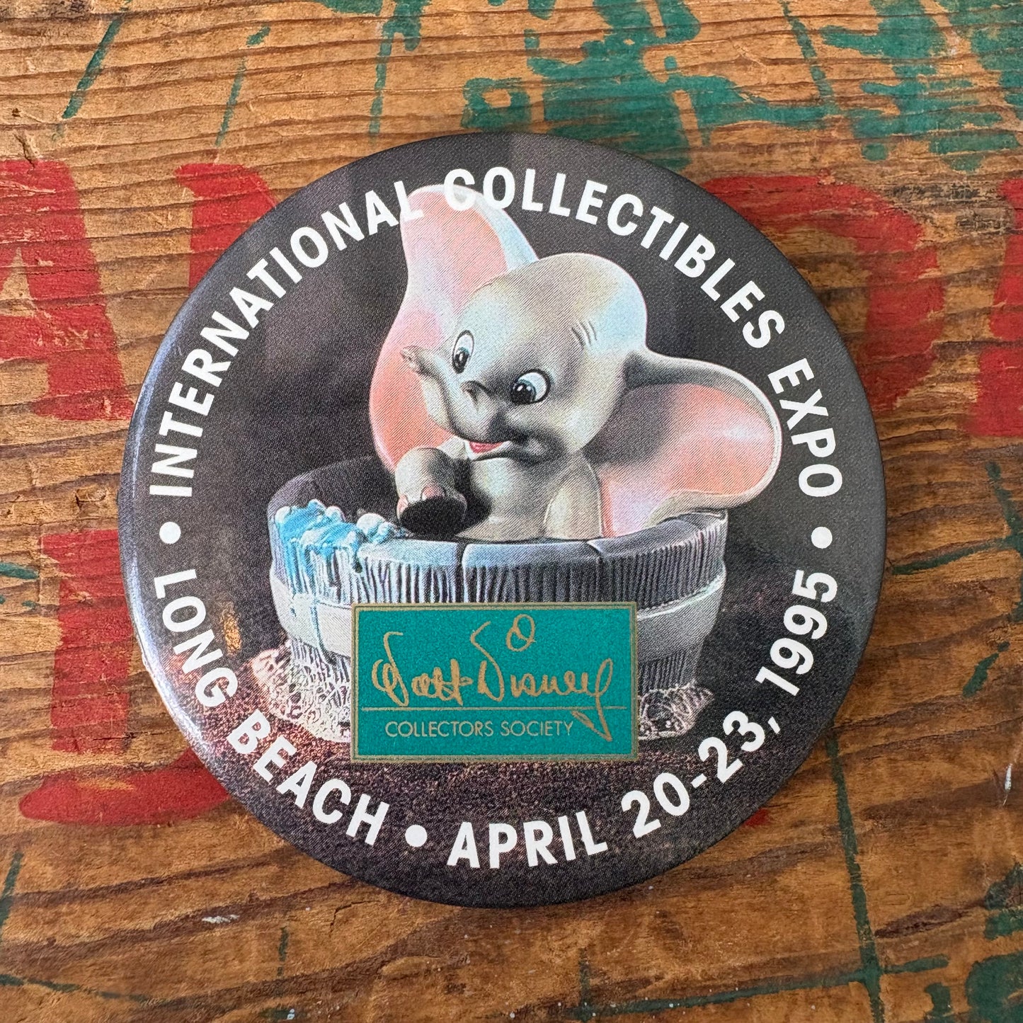 【1995 USA】Disney Dumbo PINBACK BUTTON