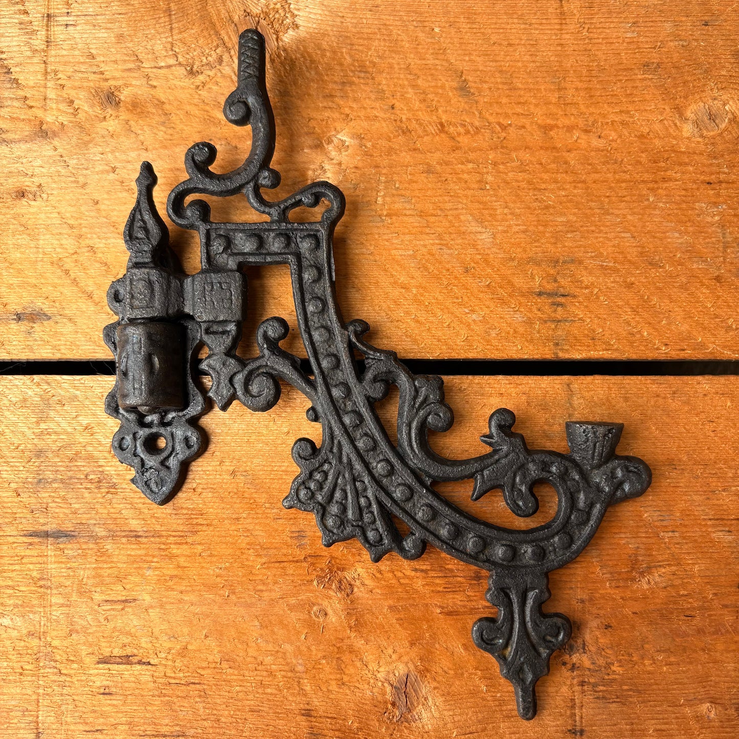 【 vintage】Victorian Style Cast Iron Wall Mount Oil Lamp Bracket