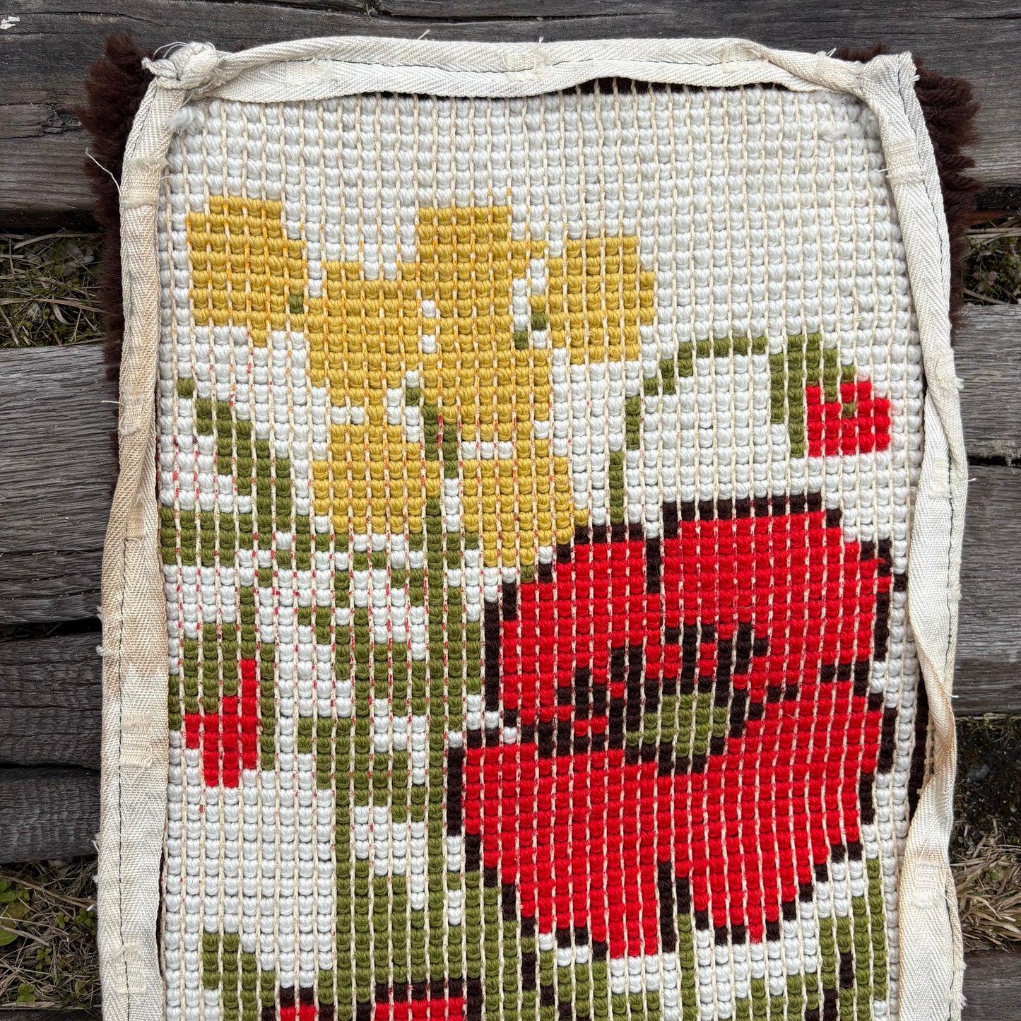 【1970s USA vintage】Floral Latch Hook Rug tapestry