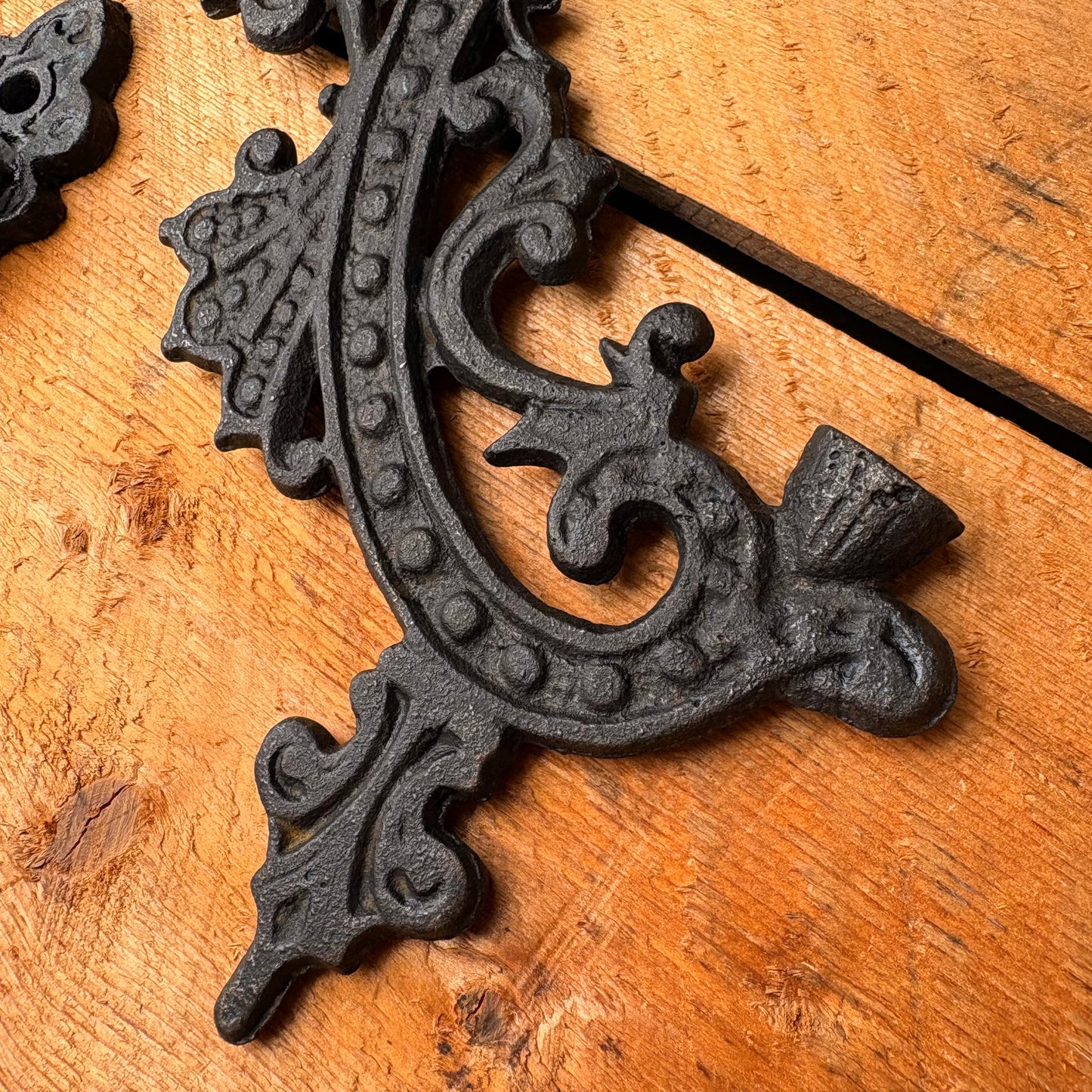 【 vintage】Victorian Style Cast Iron Wall Mount Oil Lamp Bracket