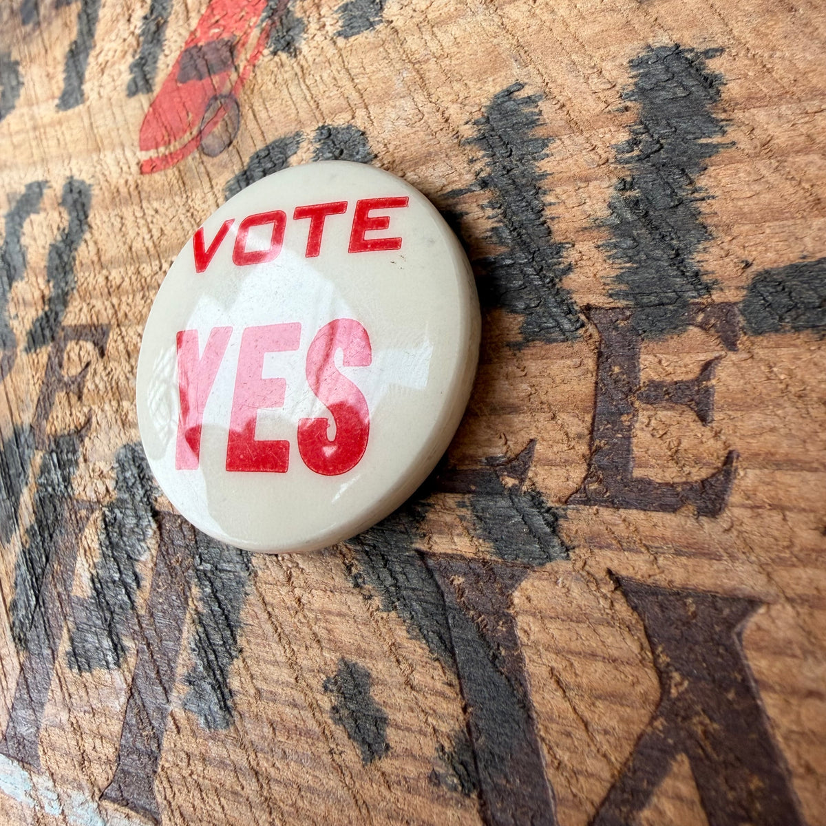 【USA vintage】VOTE YES Union Made Political Pinback Button
