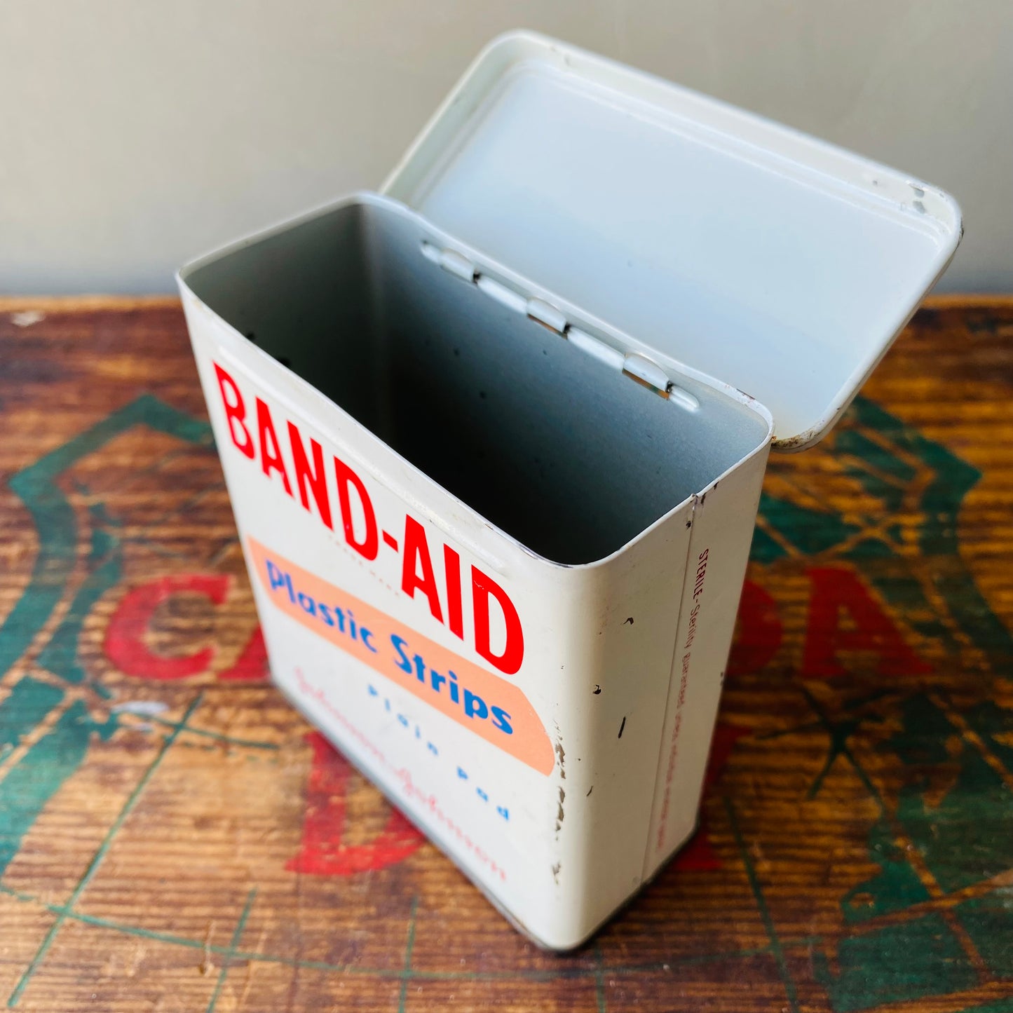 【1950s USA vintage】Johnson&Johnson BAND-AID tin can
