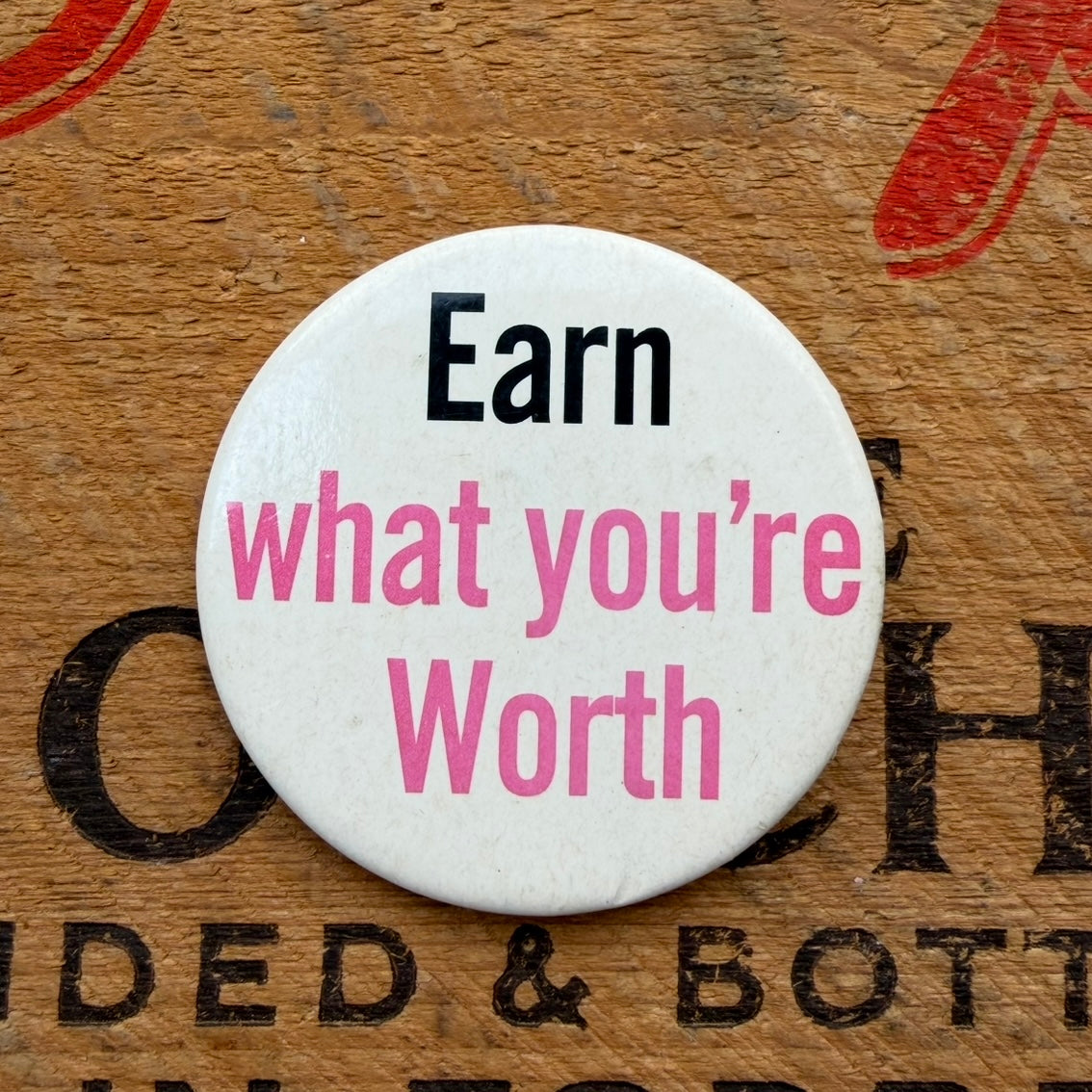 【USA vintage】Earn What You're Worth 缶バッジ