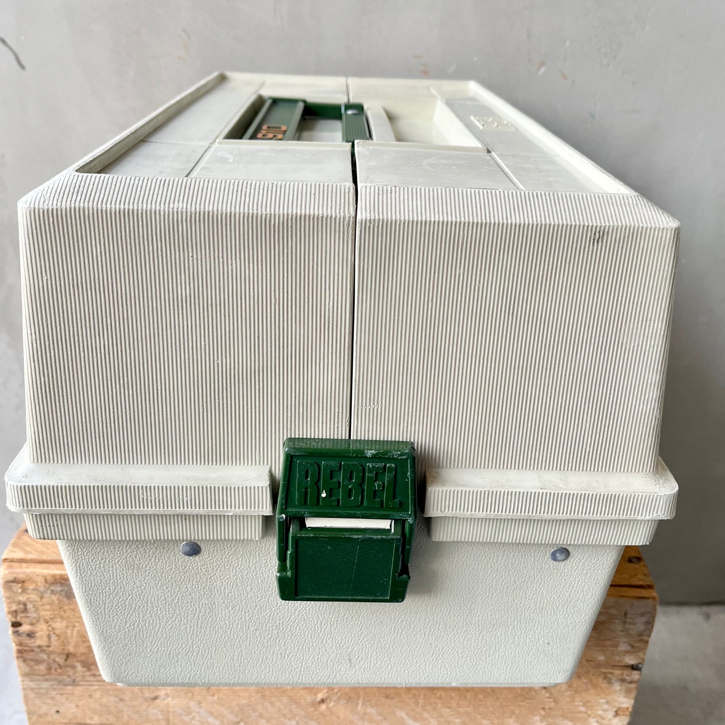 【USA vintage】REBEL 910 Tackle Box