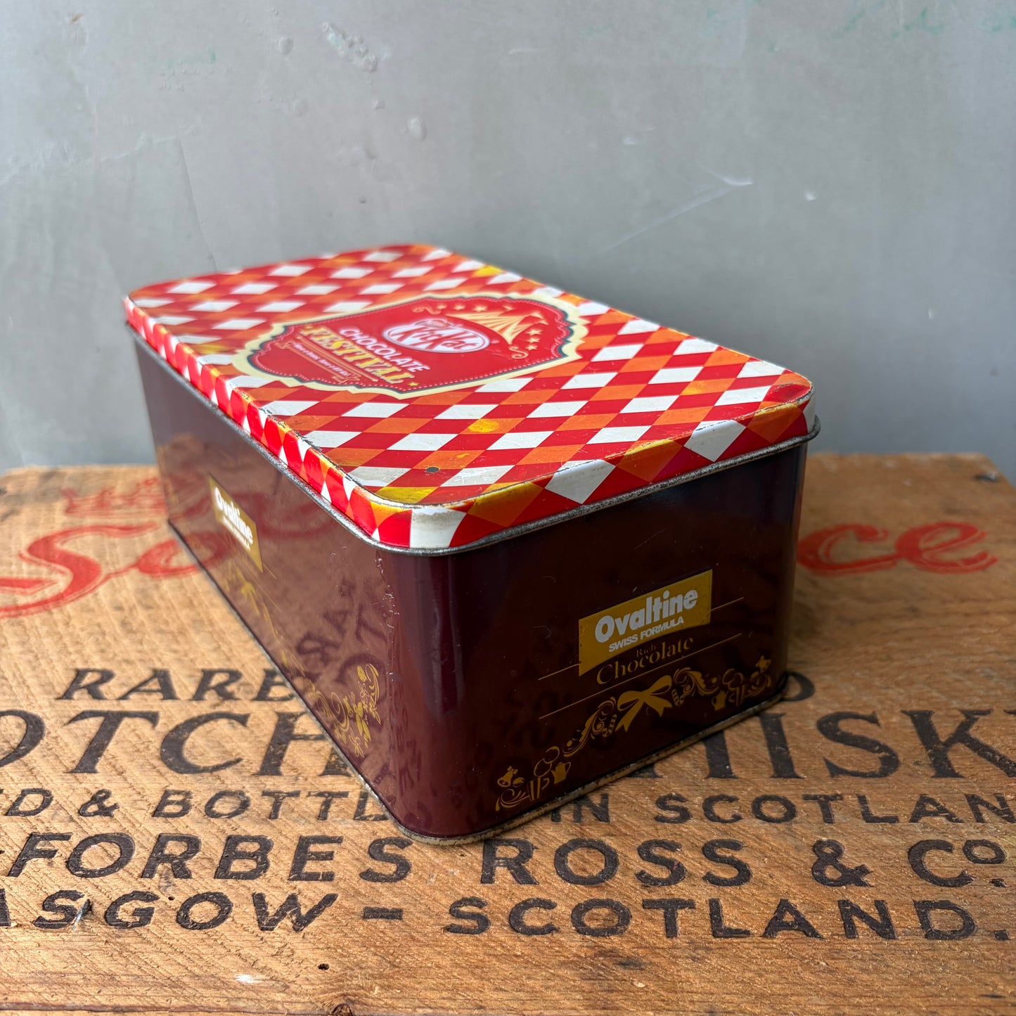 【vintage】Kit-Kat & Ovaltine Tin Can