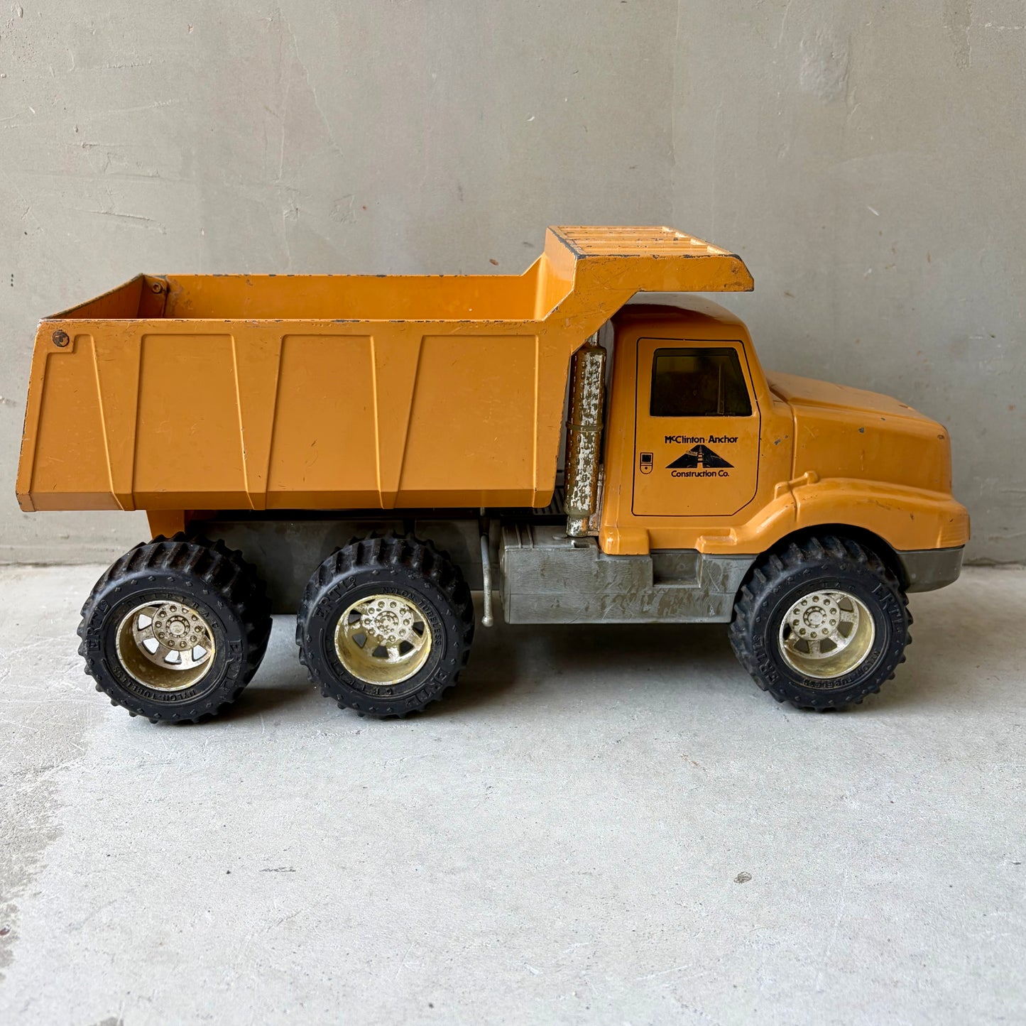 【USA vintage】ERTL International McClinton Anchor Construction Automatic Dump Truck