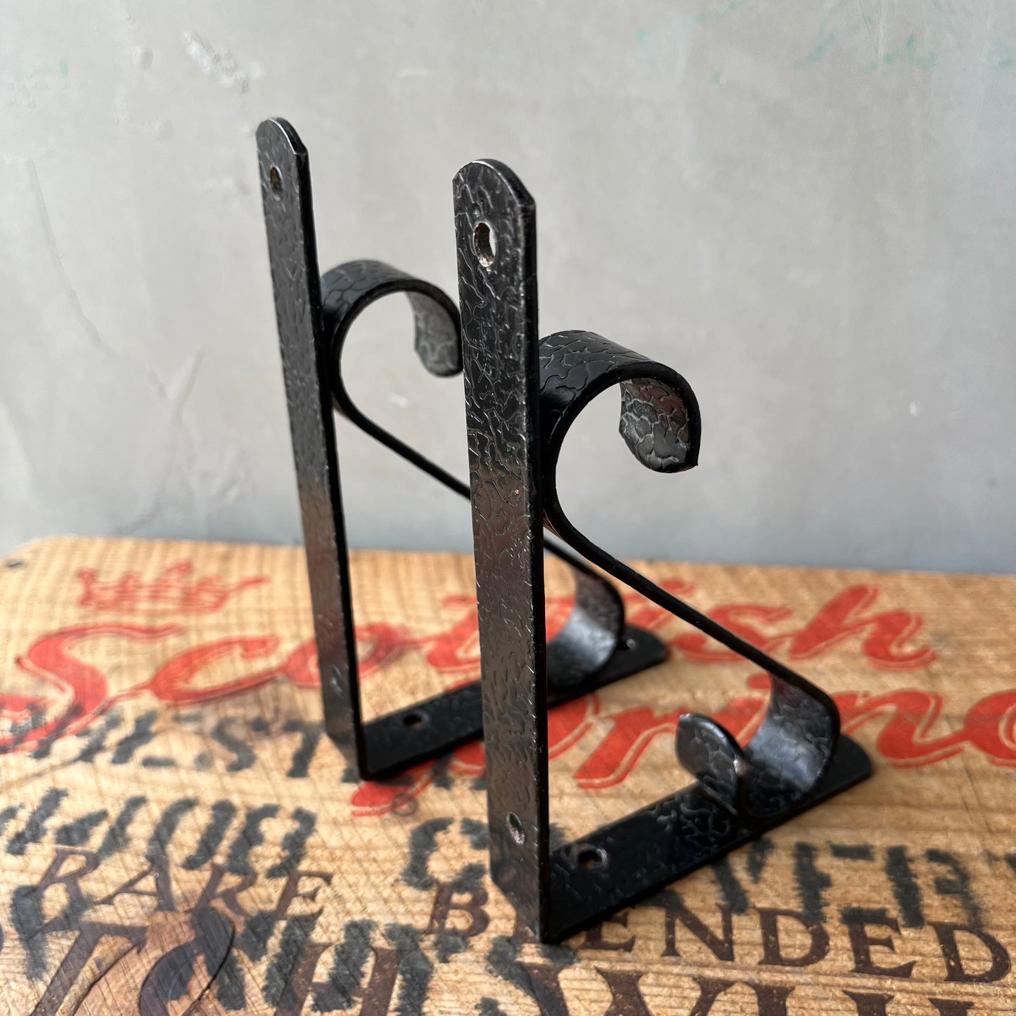 【USA vintage】Iron Bracket Black