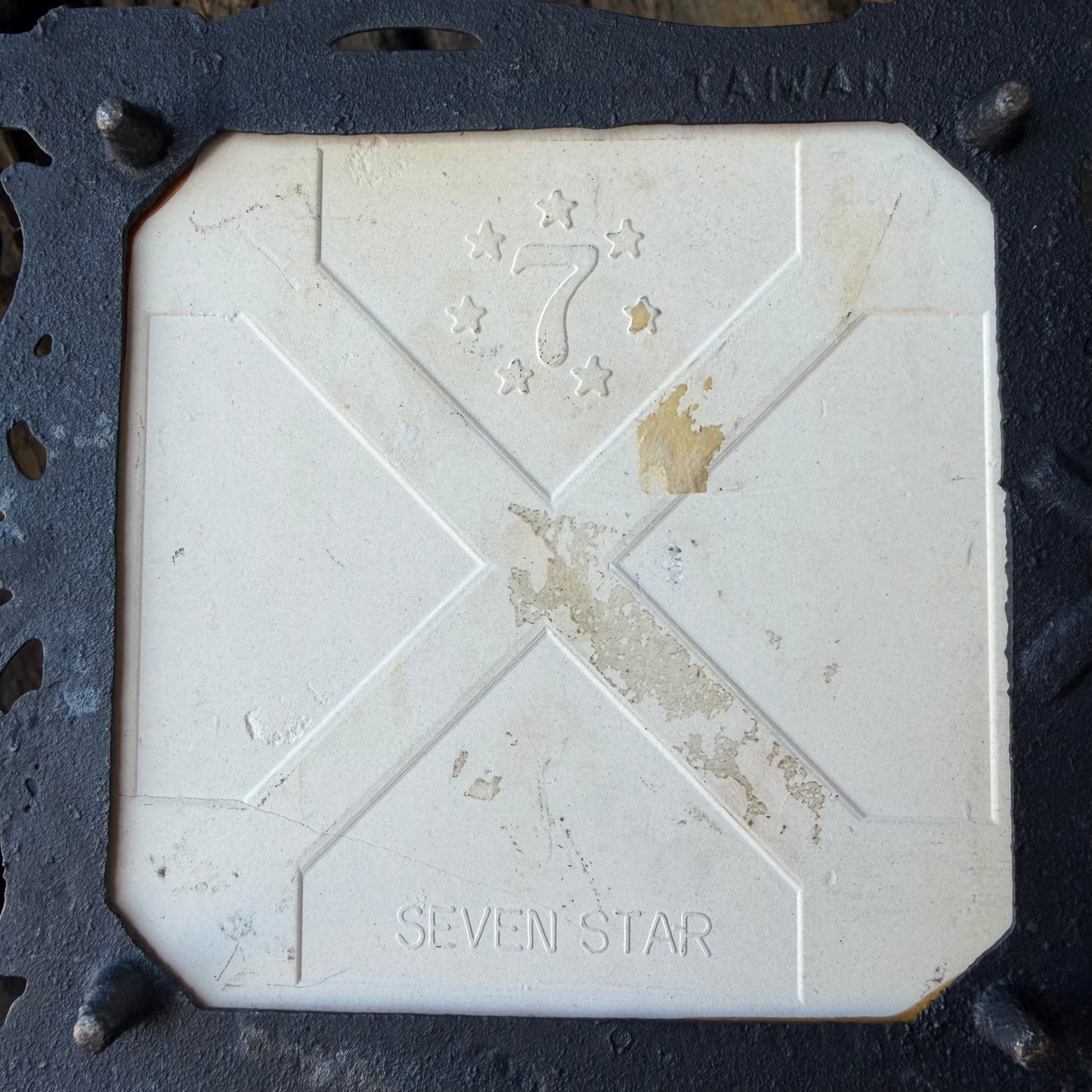 【USA vintage】SEVEN STAR
Footed Cast Iron Tile