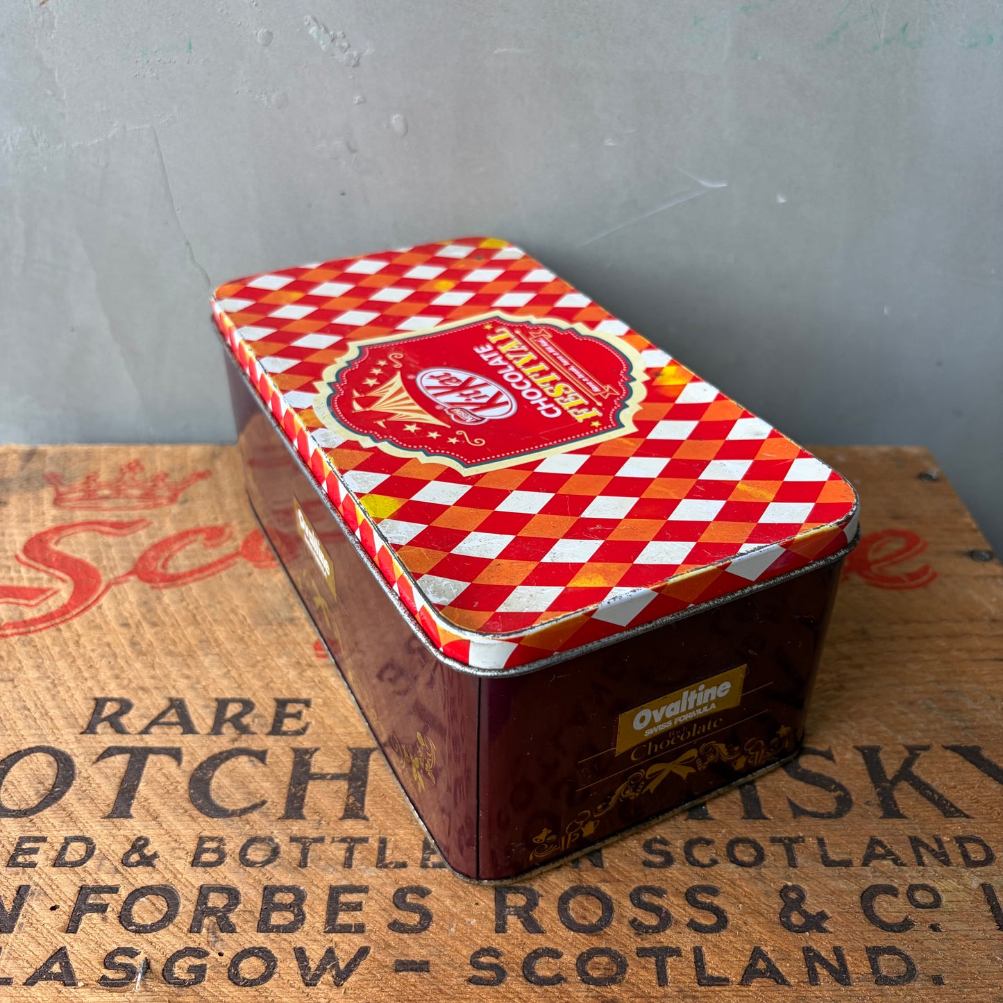 【vintage】Kit-Kat & Ovaltine Tin Can