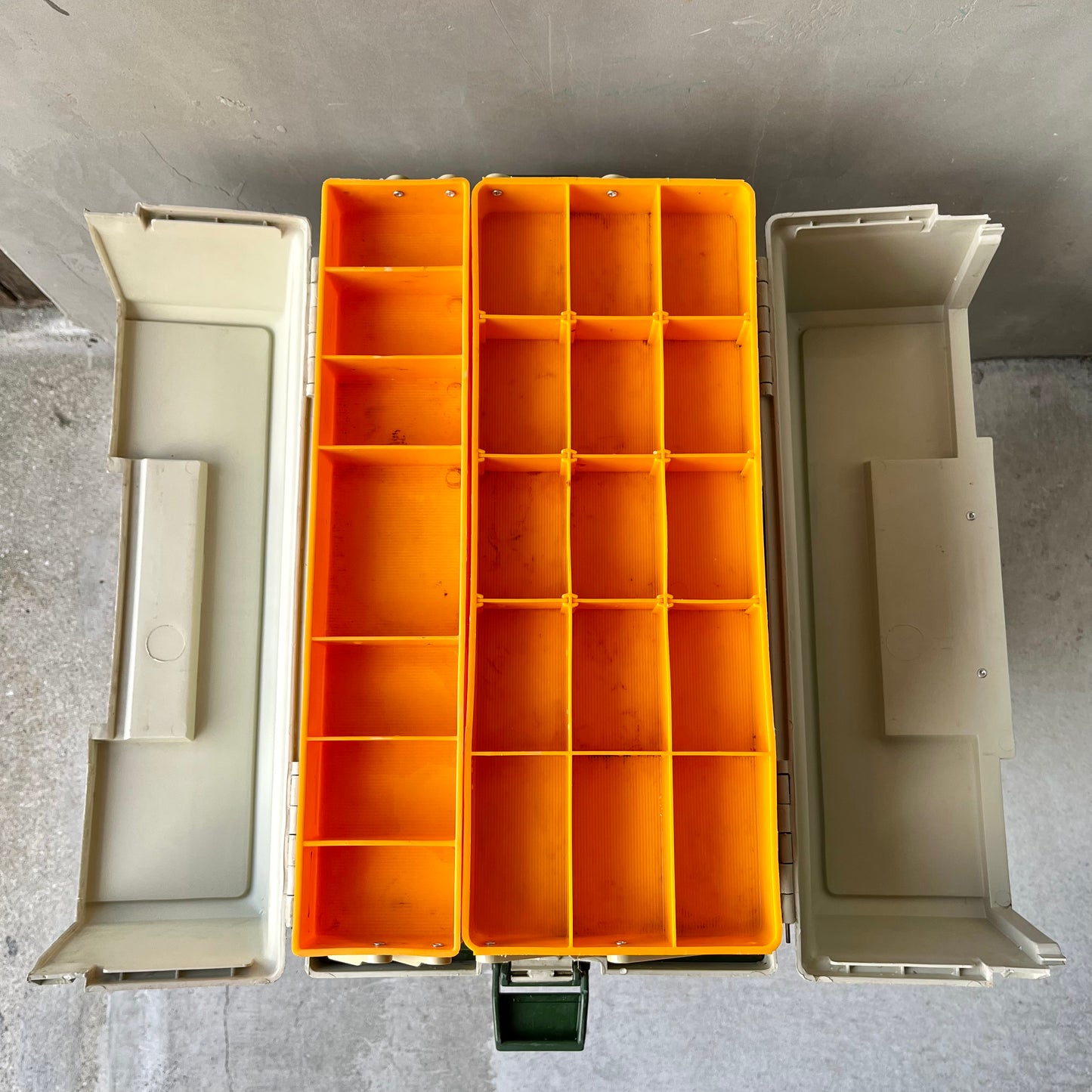 【USA vintage】REBEL 910 Tackle Box