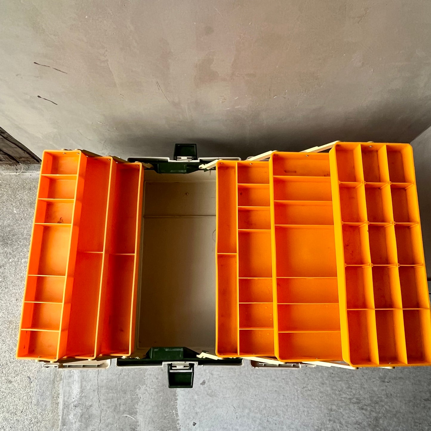 【USA vintage】REBEL 910 Tackle Box