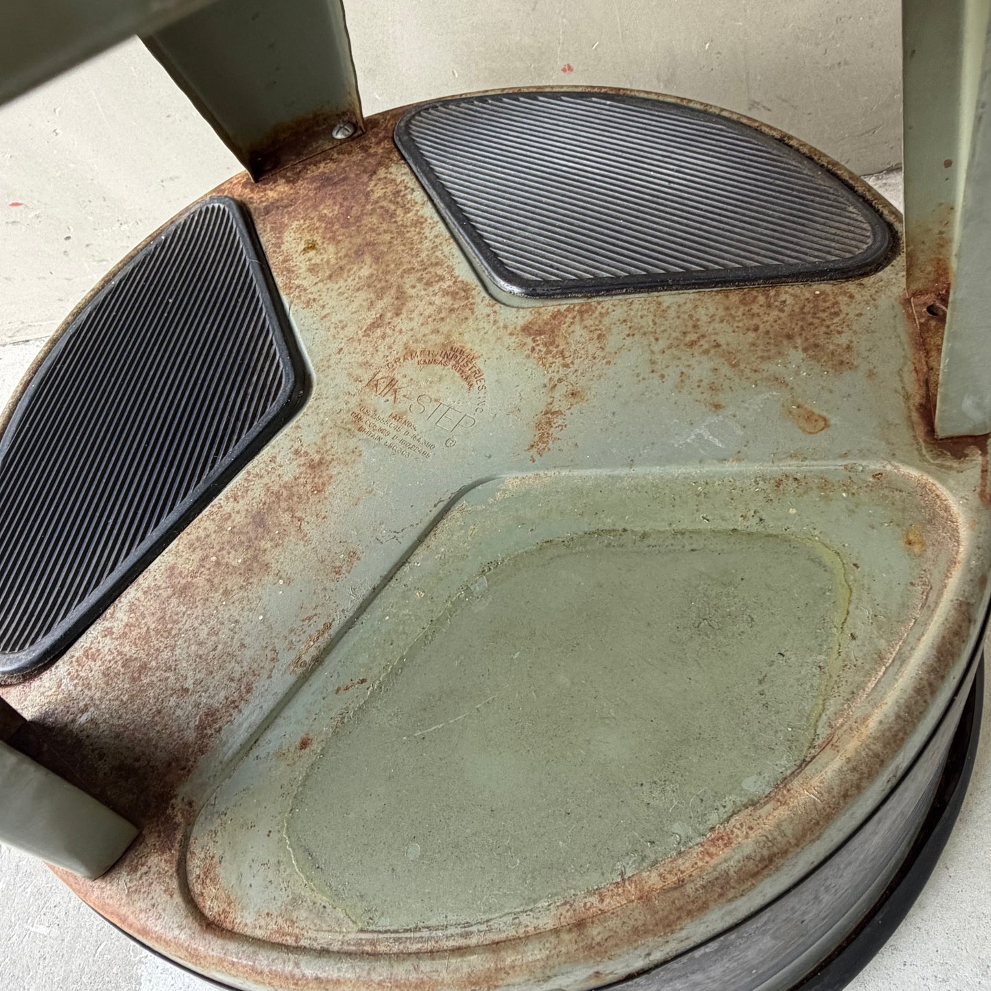 【60s USA vintage】Cramer  Kik-Step Stool