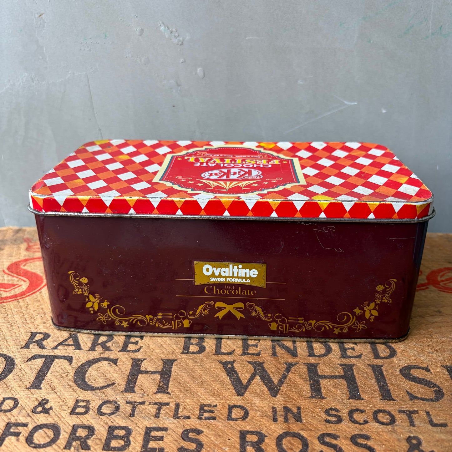 【vintage】Kit-Kat & Ovaltine Tin Can
