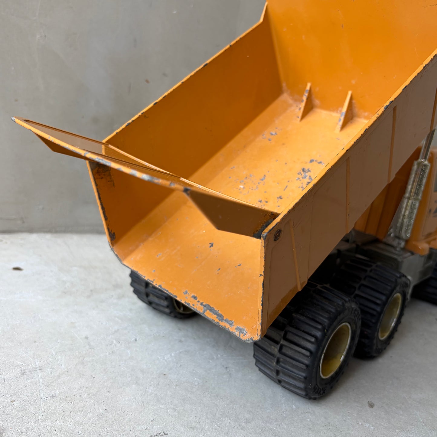 【USA vintage】ERTL International McClinton Anchor Construction Automatic Dump Truck