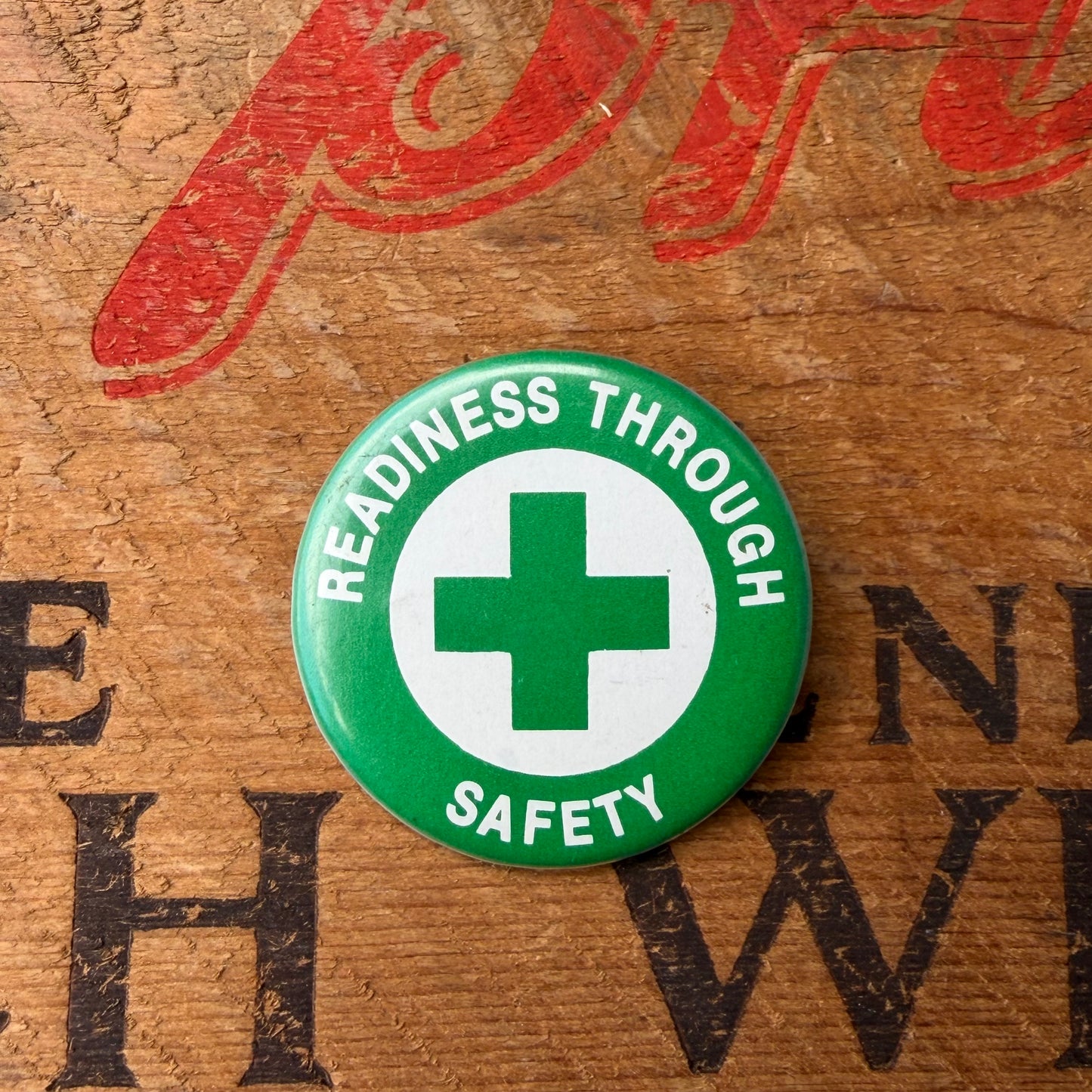 【USA vintage】READINESS THROUGH SAFETY 缶バッジ