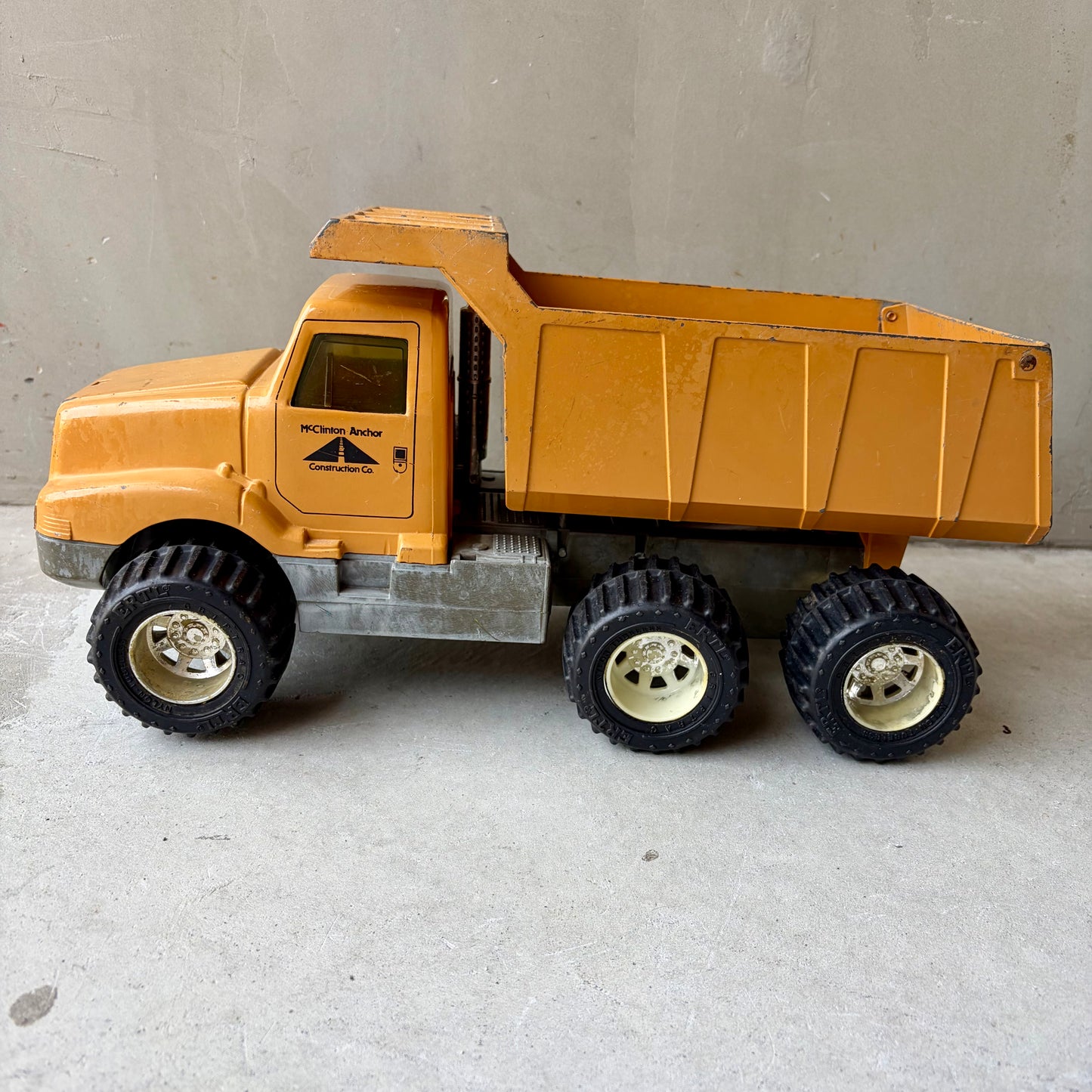 【USA vintage】ERTL International McClinton Anchor Construction Automatic Dump Truck
