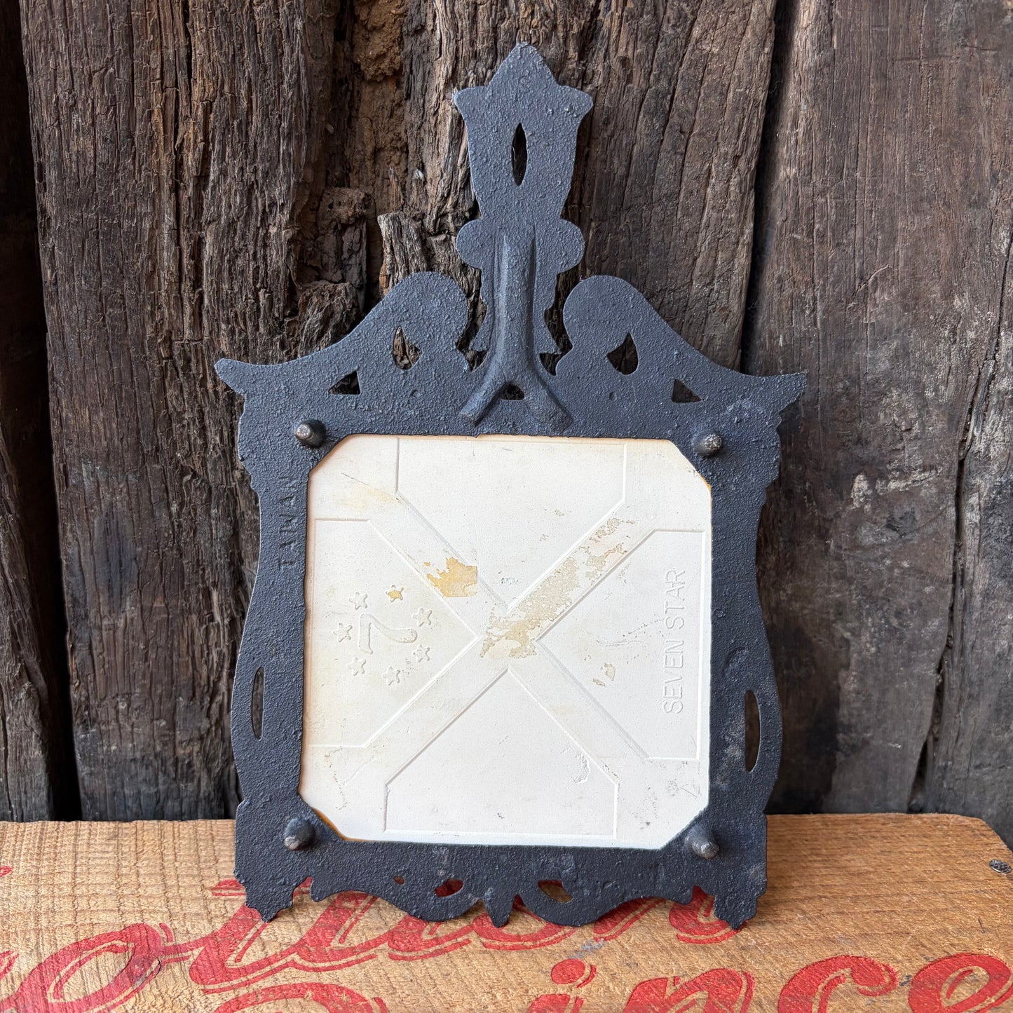 【USA vintage】SEVEN STAR
Footed Cast Iron Tile