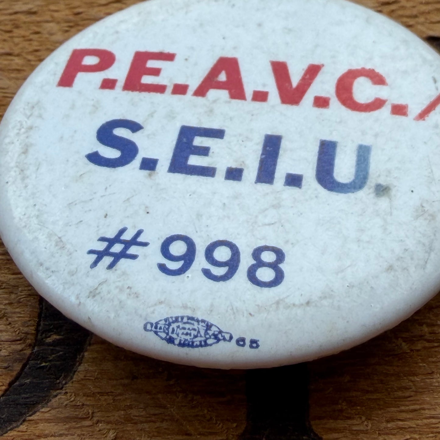 【USA vintage】P.E.A.V.C./ S.E.I.U. 缶バッジ