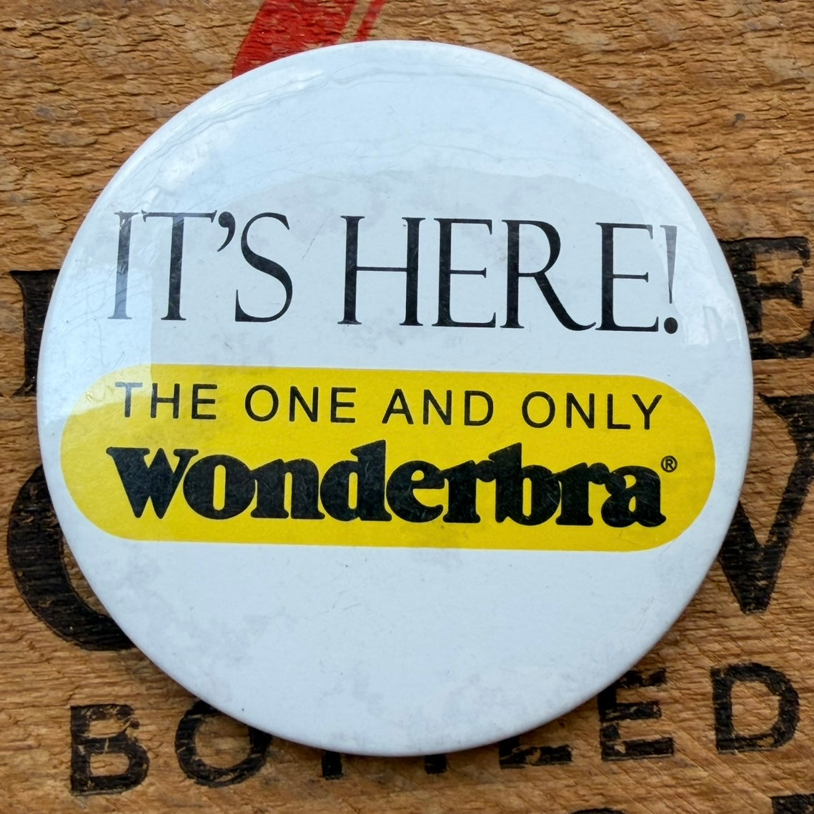 【USA vintage】Wonderbra 缶バッジ