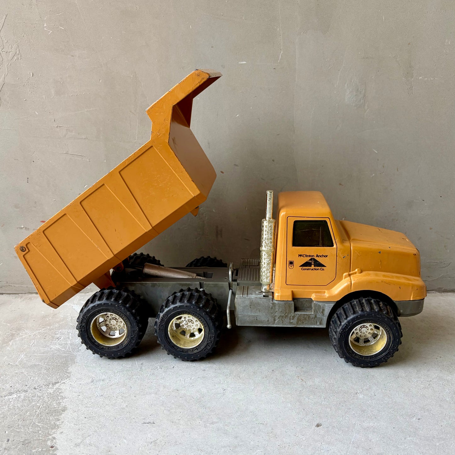 【USA vintage】ERTL International McClinton Anchor Construction Automatic Dump Truck