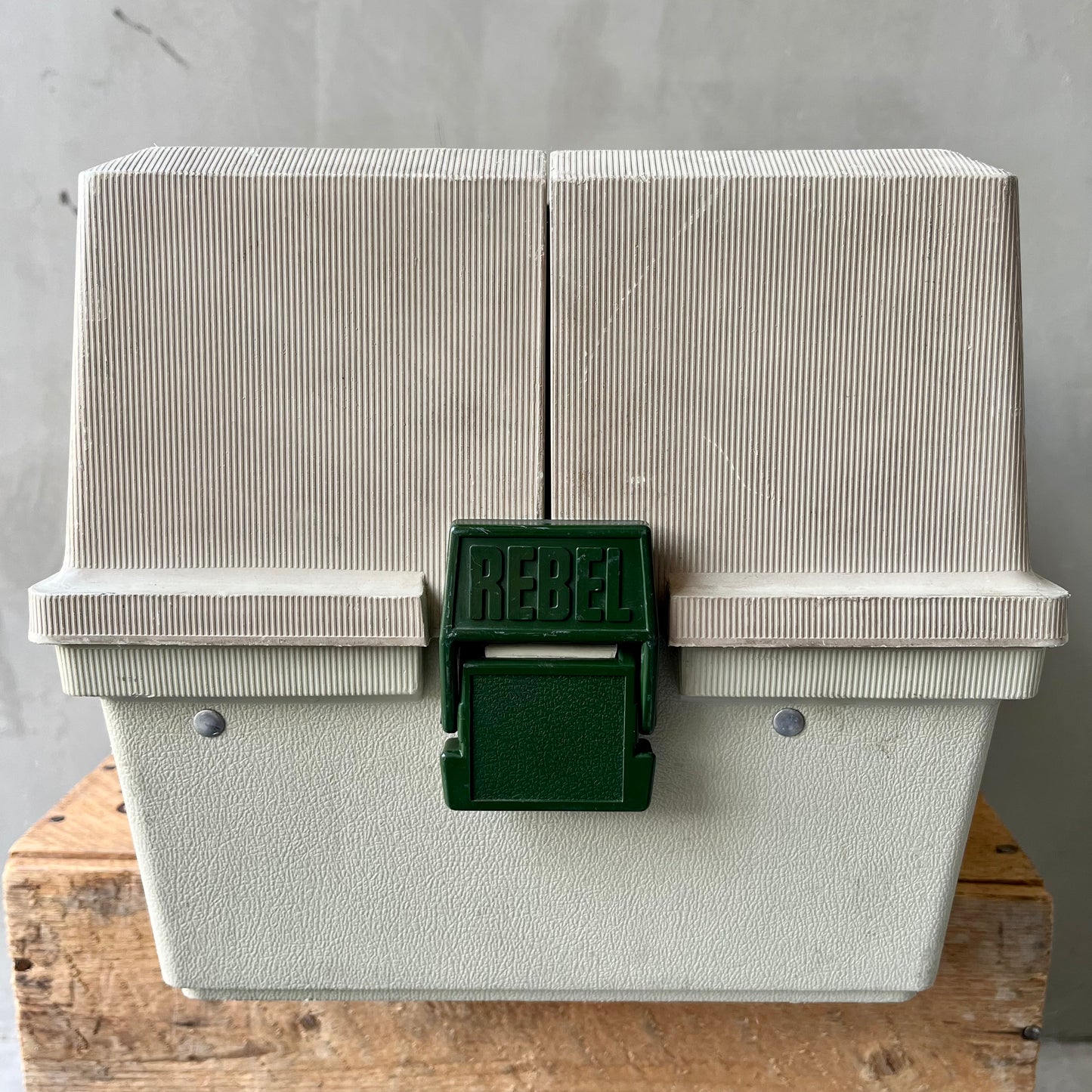 【USA vintage】REBEL 910 Tackle Box
