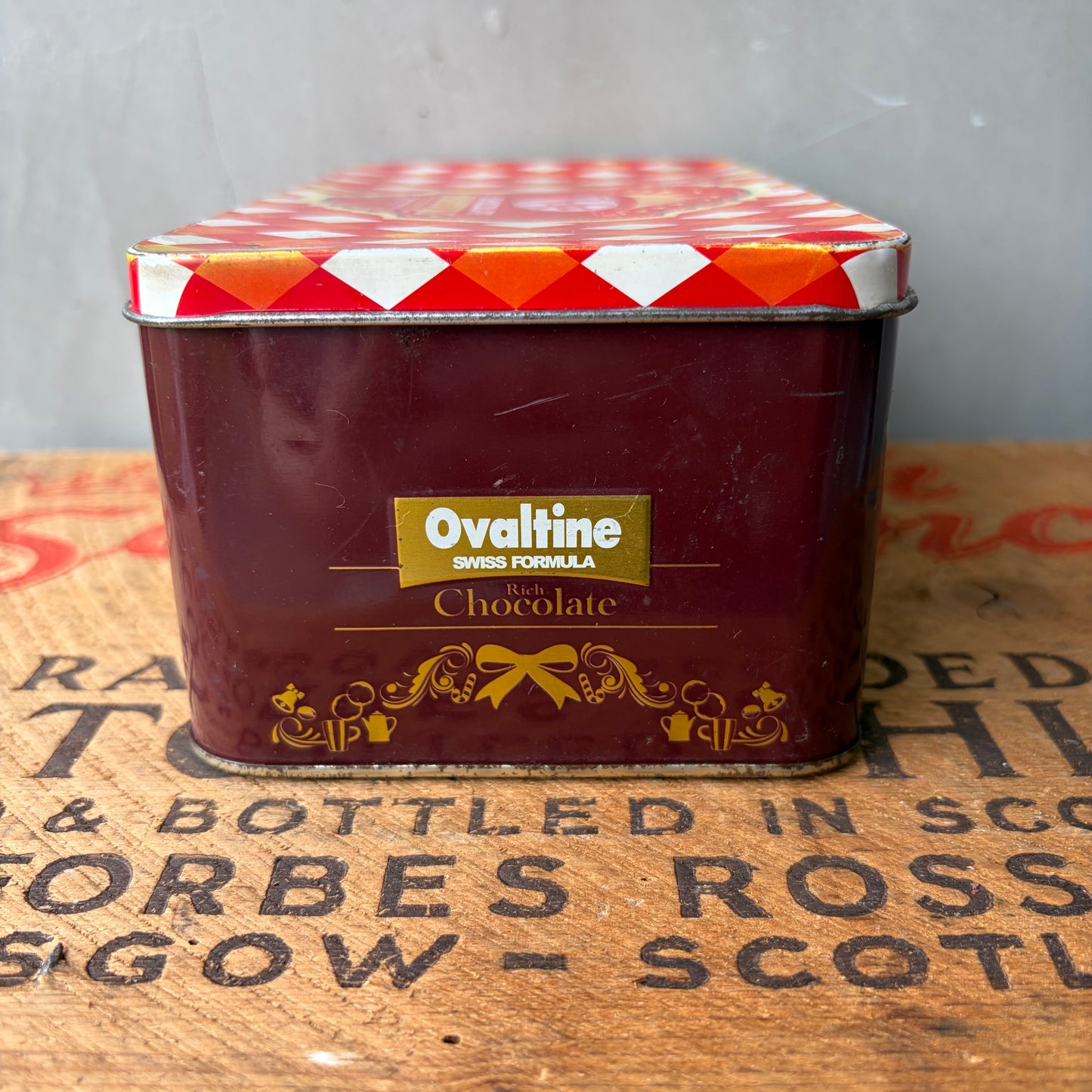【vintage】Kit-Kat & Ovaltine Tin Can