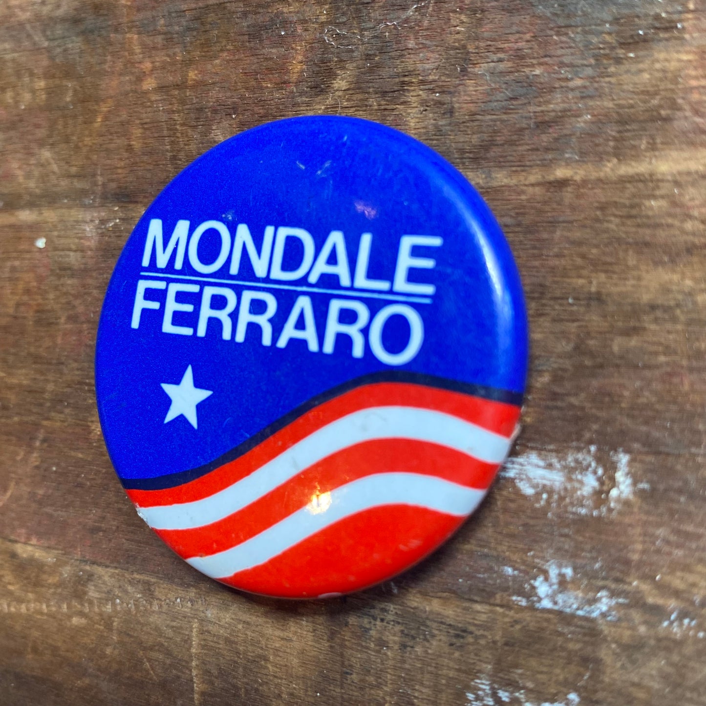 【USA vintage】缶バッジ MONDALE FERRARO