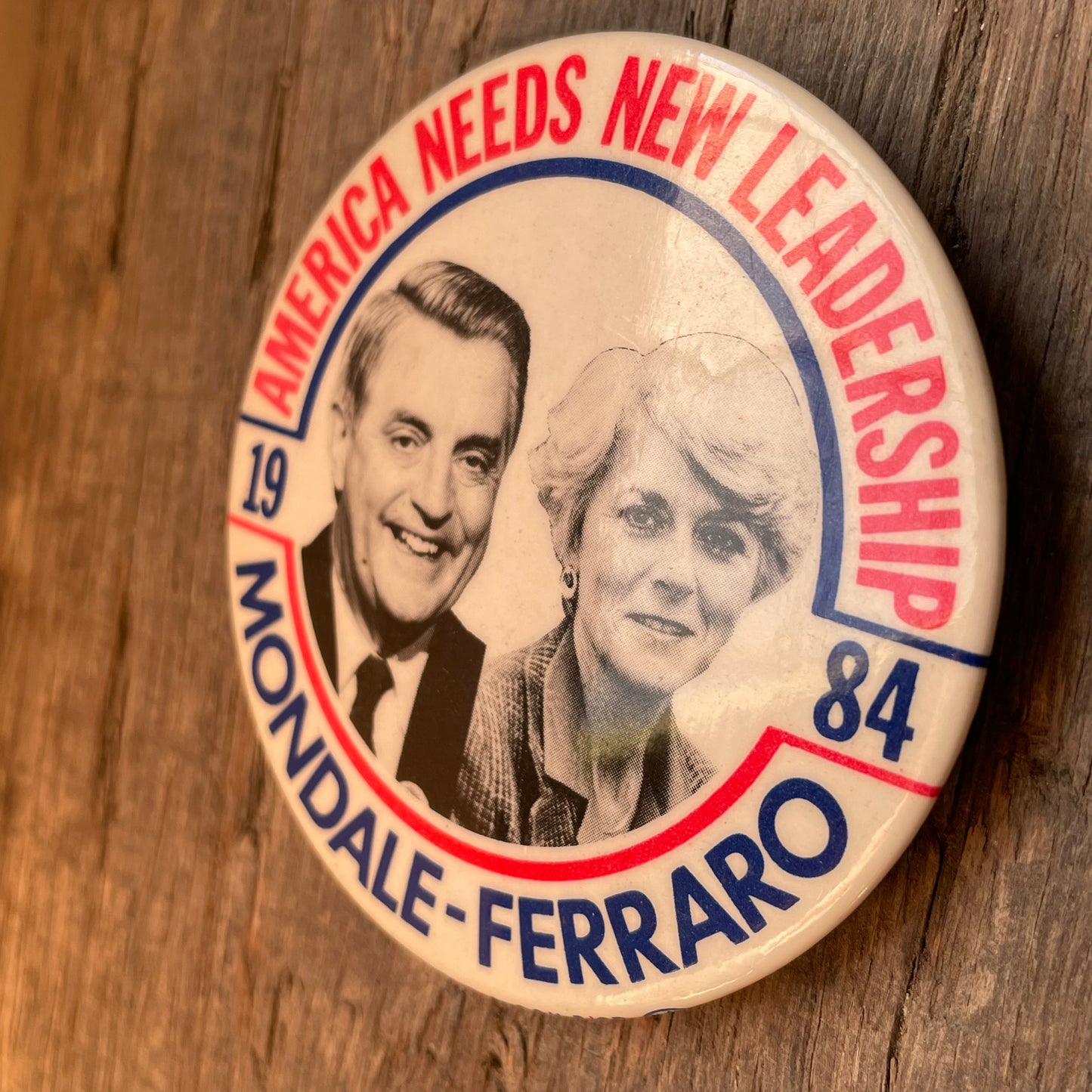 【USA vintage】缶バッジ　大統領選挙  Mondale Ferraro 1984 America Needs New Leadership Campaign