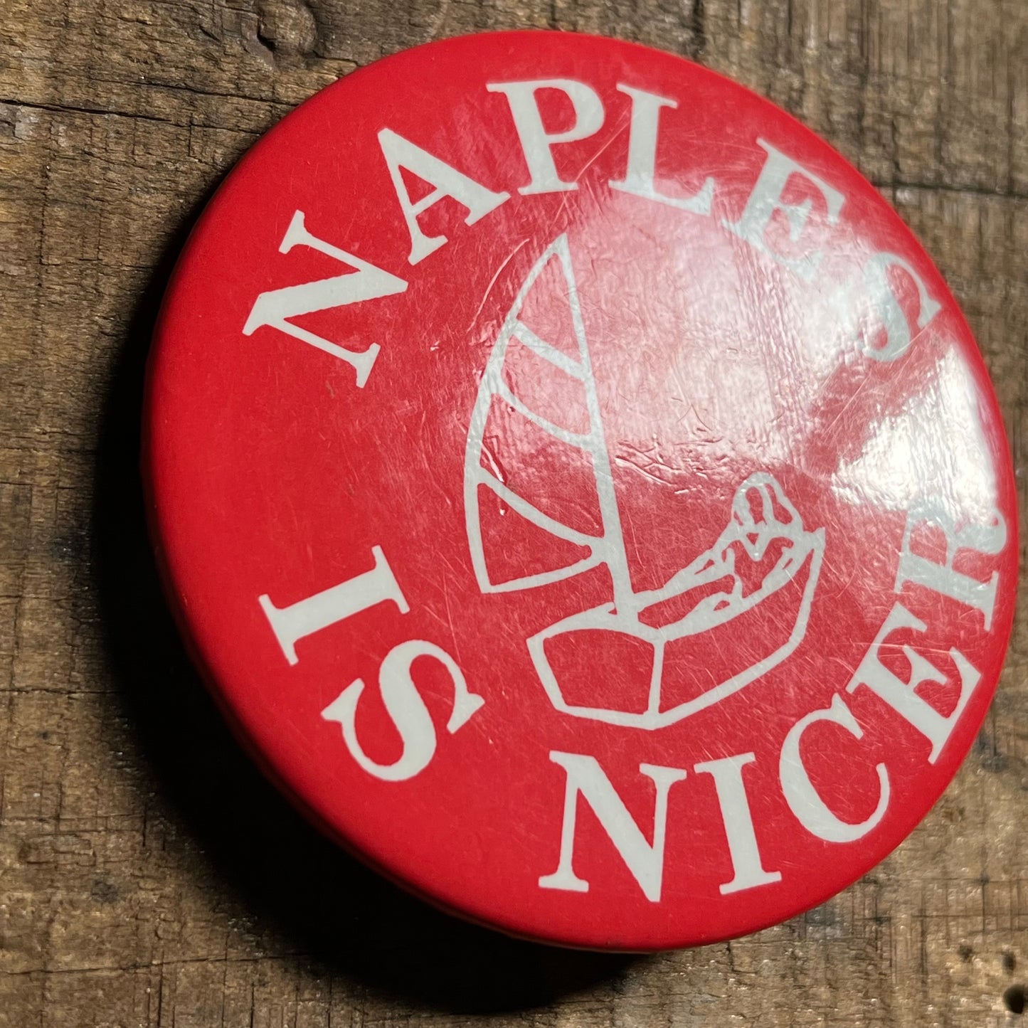 【USA vintage】缶バッジ　NAPLES IS NICER