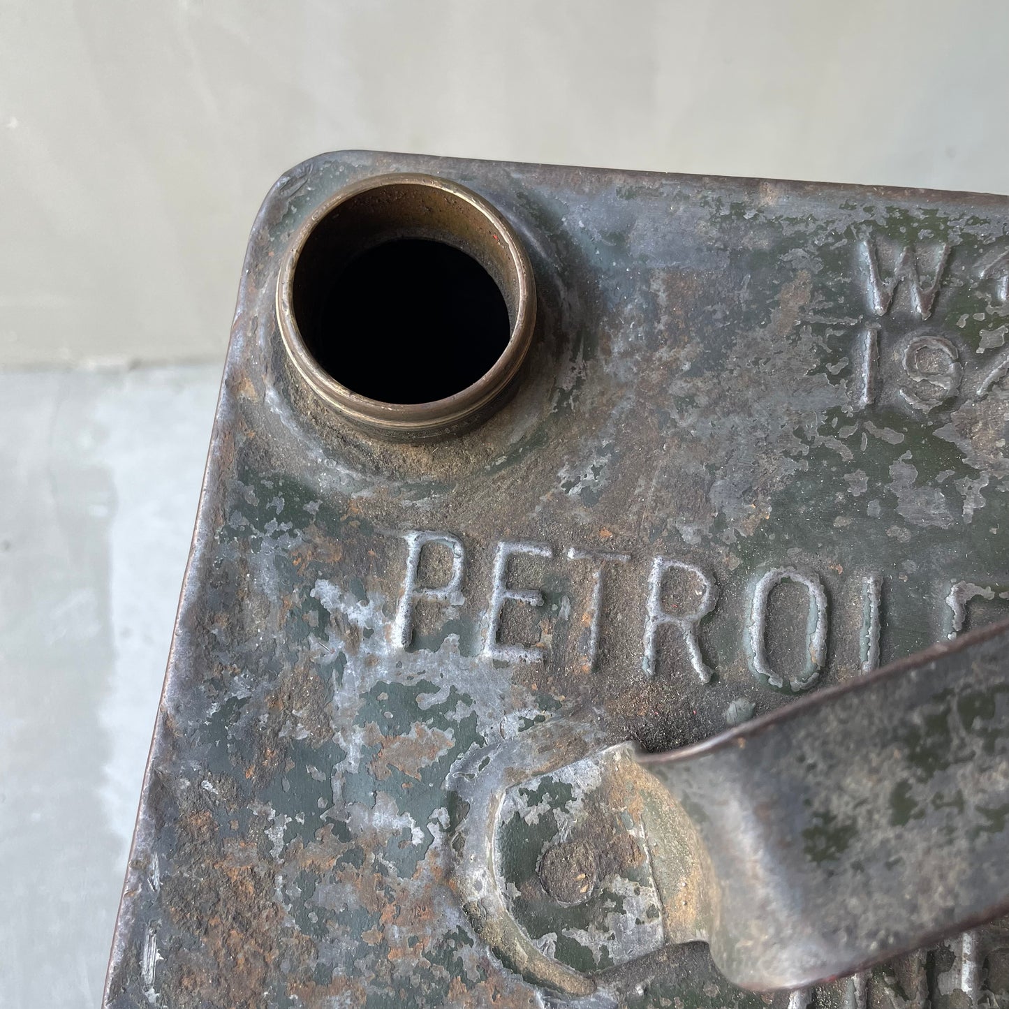 【British vintage】Petroleum Spirit Highly Flammable 石油缶　２ガロン